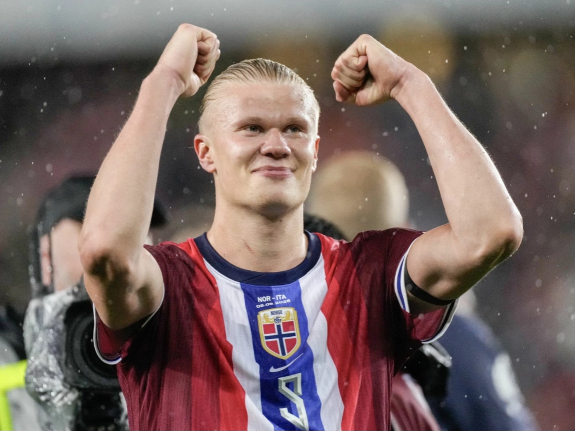 后卫关键拦截，守住关键领先