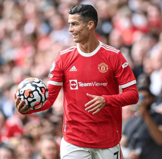 足球世界杯官方公布首批裁判名单，引发讨论