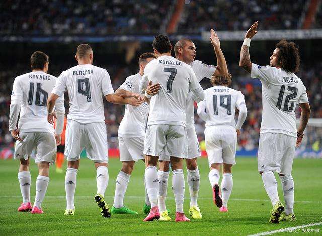 里程碑，亚泰37岁前锋谭龙已在中超出战200场比赛