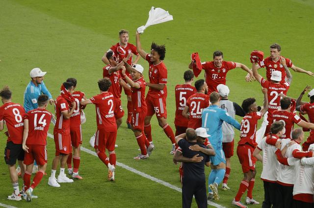 球场角力，美国和巴拉圭热身赛补时阶段发生大规模冲突