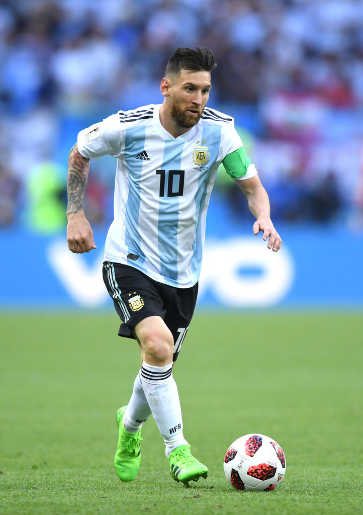 犹他爵士逆转击败篮网，豪取两连胜，马尔卡宁和乔治表现突出，篮网失误和外线投射不佳。